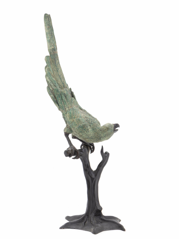 Impressive bronze Parrot 